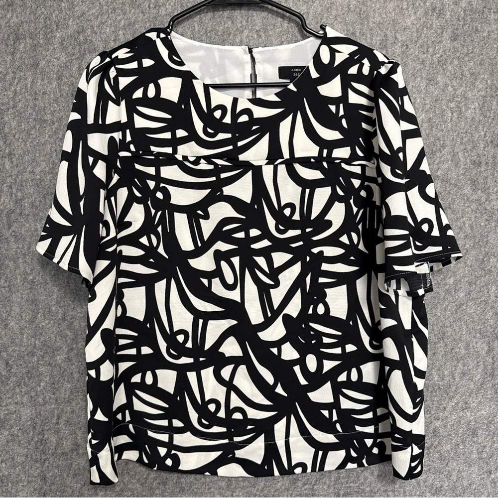 J Crew 365 Women's Size 12 Black and White Abstract Print Short Sleeve Top